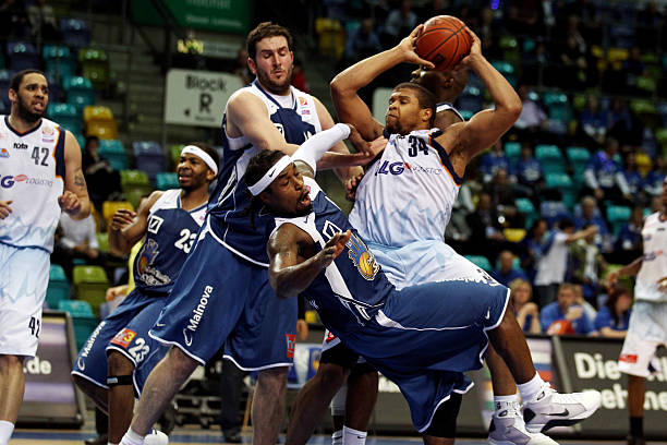 激烈角逐 激烈角逐