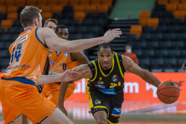 和评委的高 和评委的高